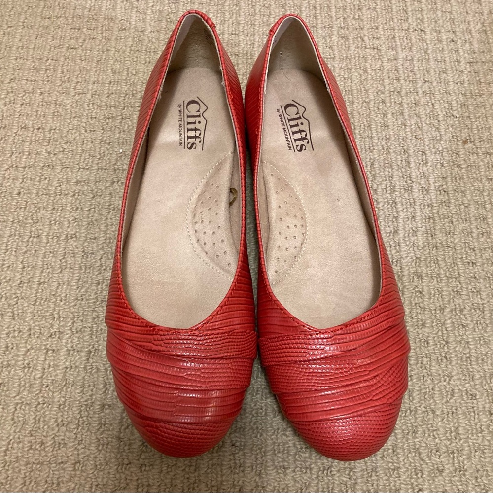New! Cliffs women’s size 8.5 Red Flats